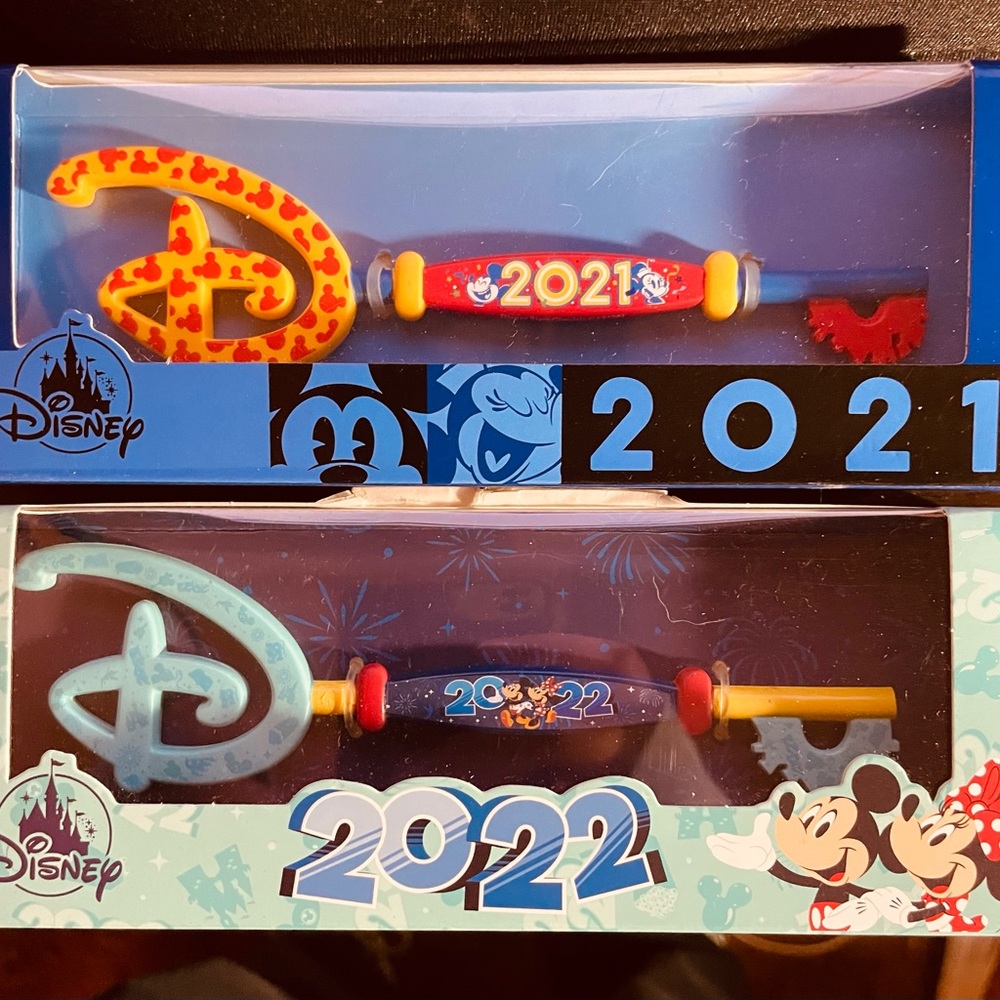 2 NIB COLLECTABLES DISNEY KEYS